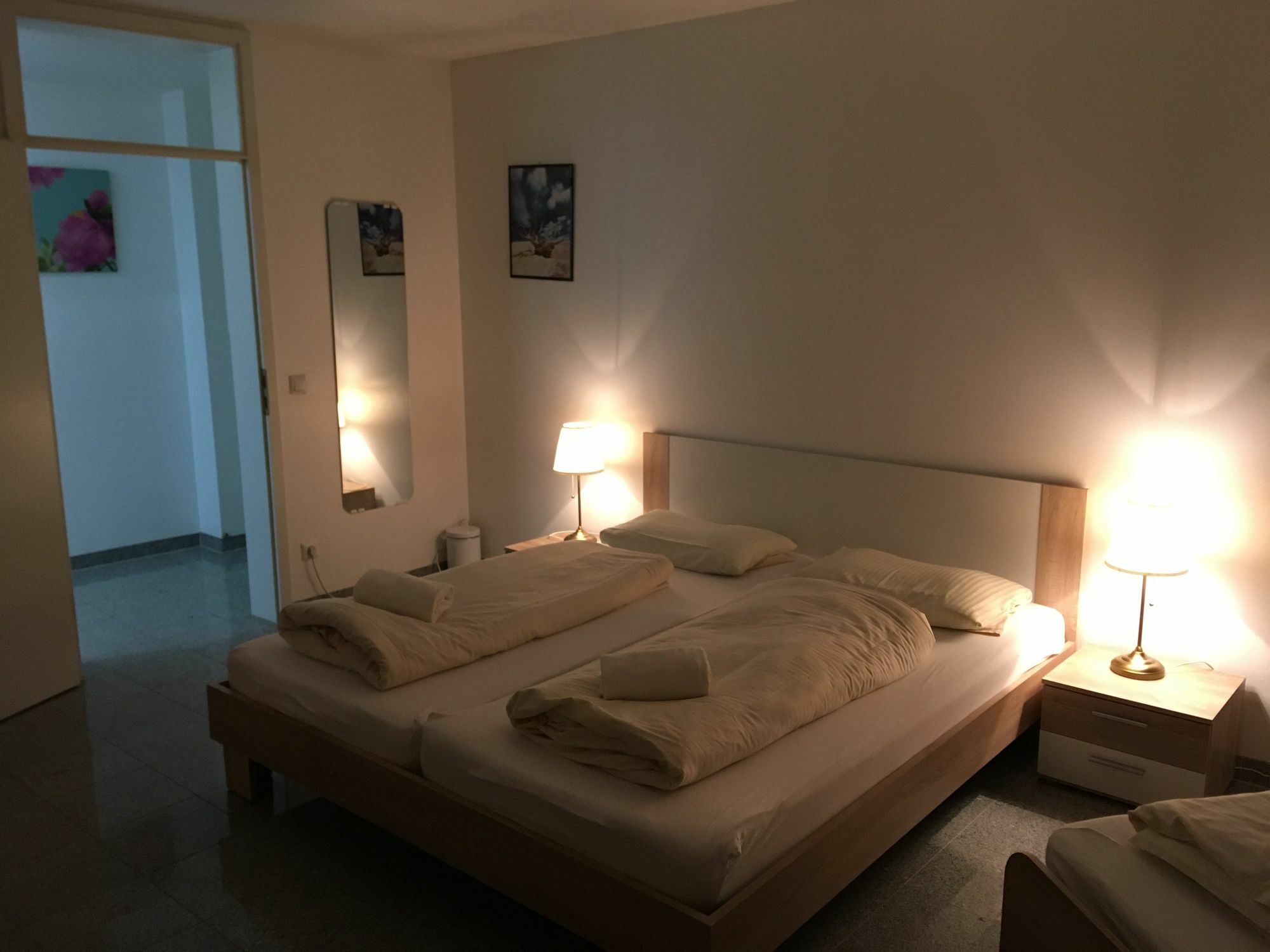 Kn Kahtan Boarding House Apartman München Kültér fotó