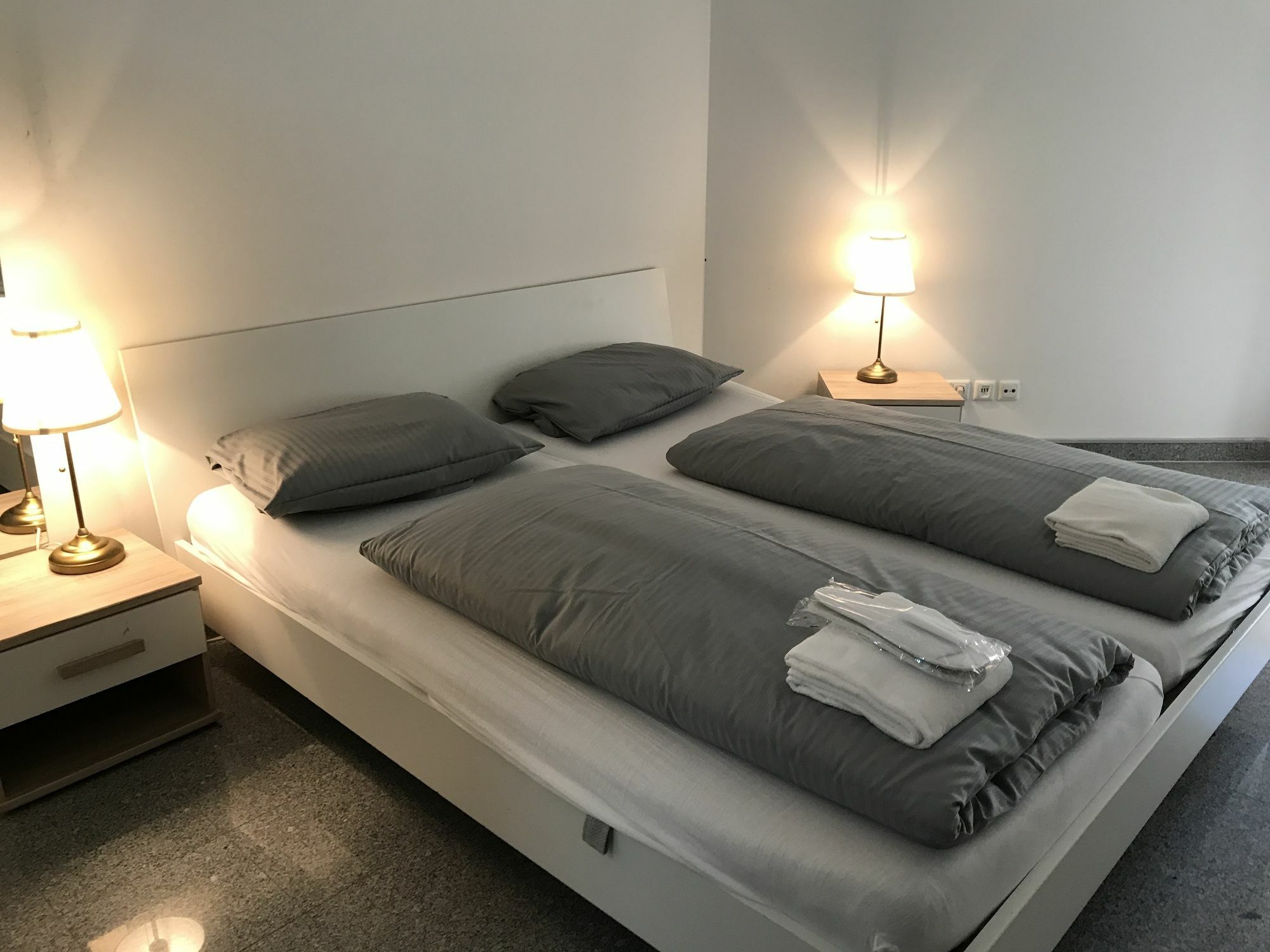 Kn Kahtan Boarding House Apartman München Kültér fotó
