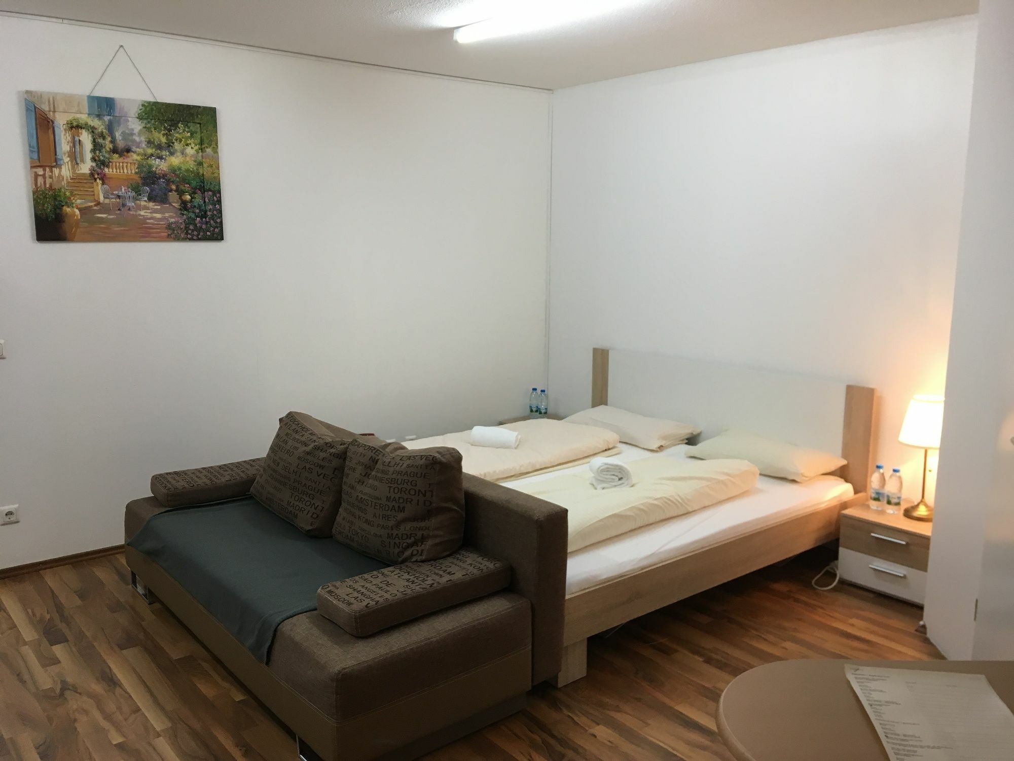 Kn Kahtan Boarding House Apartman München Kültér fotó