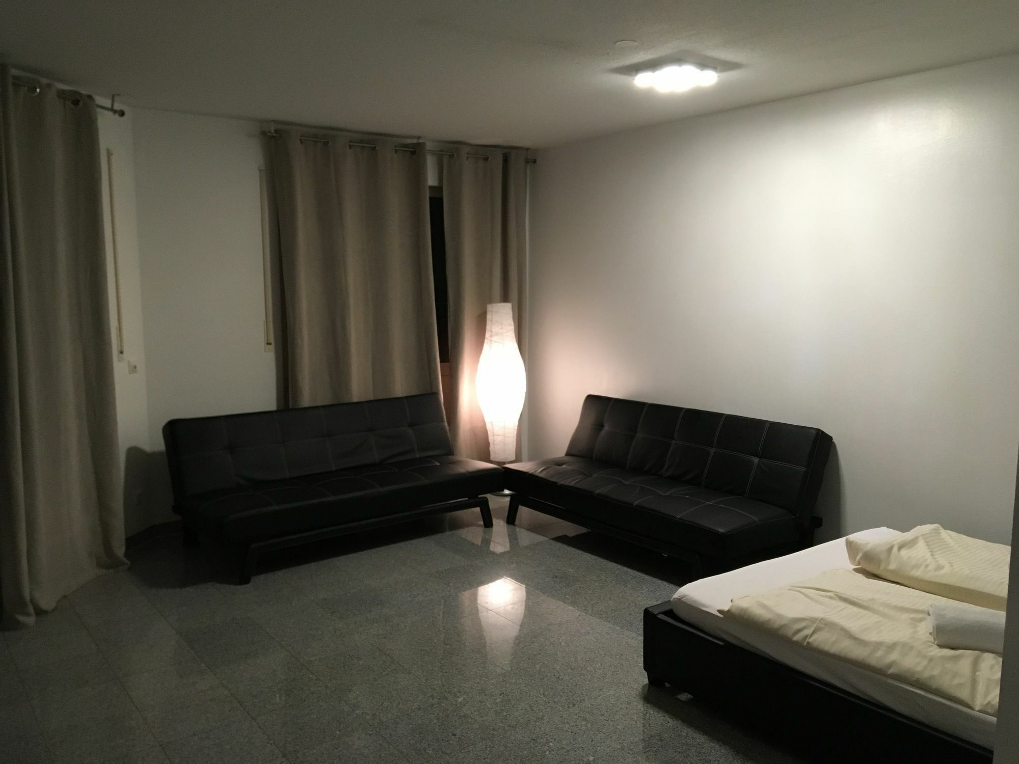 Kn Kahtan Boarding House Apartman München Kültér fotó