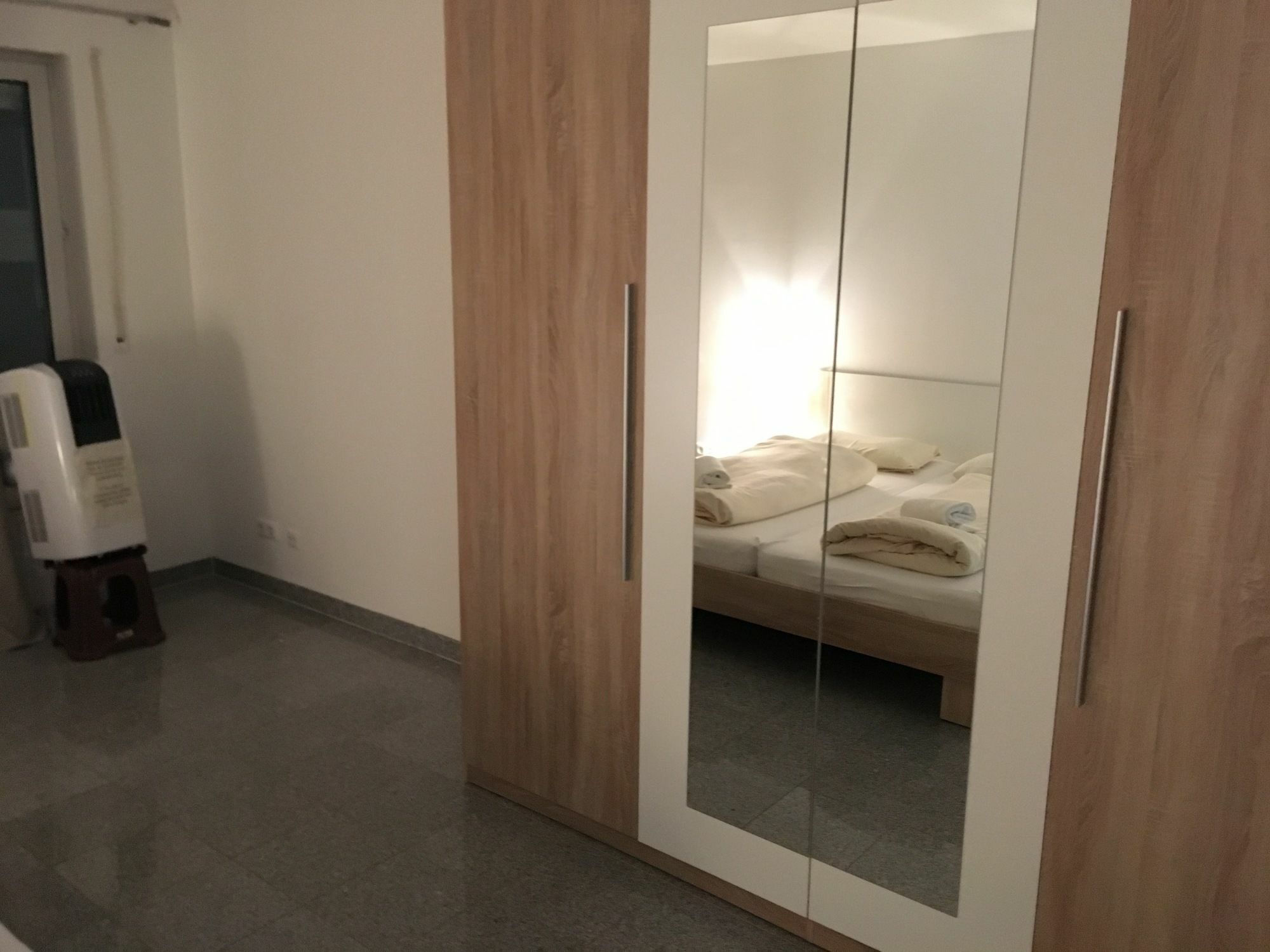 Kn Kahtan Boarding House Apartman München Kültér fotó